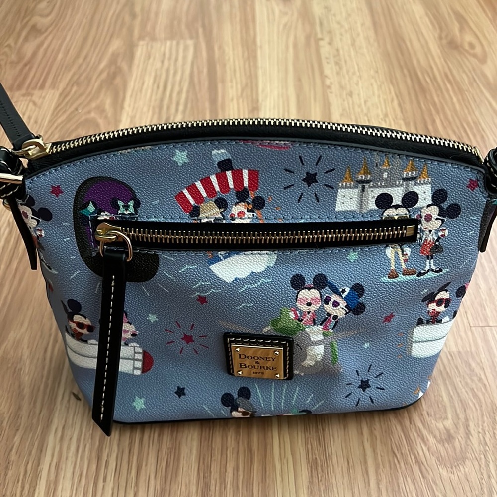 Disney Parks x Dooney & Bourke Mickey & Minnie A Walk in the Park Crossbody Bag